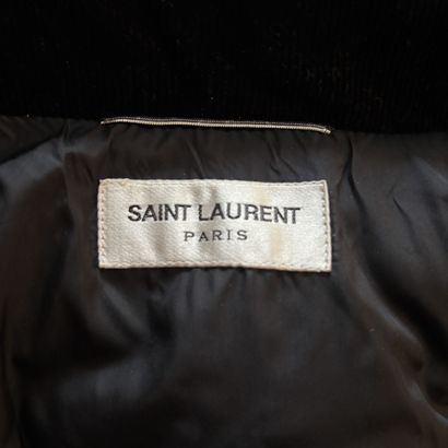 SAINT LAURENT - Veste en velours côtelé noir.
Fermeture...