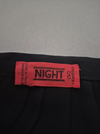 VALENTINO Night 
Jupe longue plissée noire...