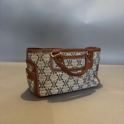 CELINE 
Sac à main modèle Boogie en toile...
