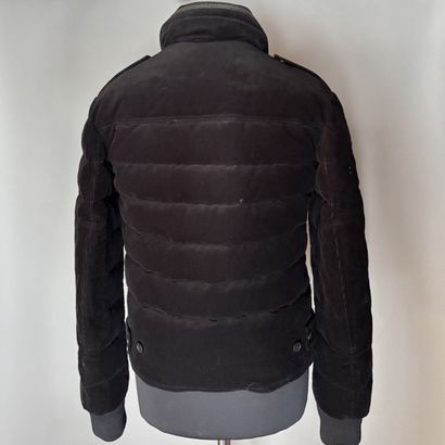 SAINT LAURENT - Veste en velours côtelé noir.
Fermeture...