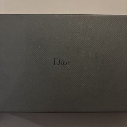 DIOR - Paire de lunettes de soleil à verres...