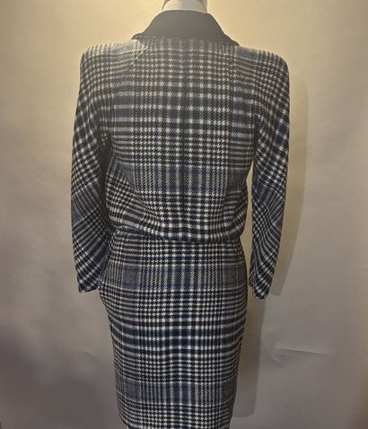VALENTINO boutique
Robe croisé motif pied-de-poule...