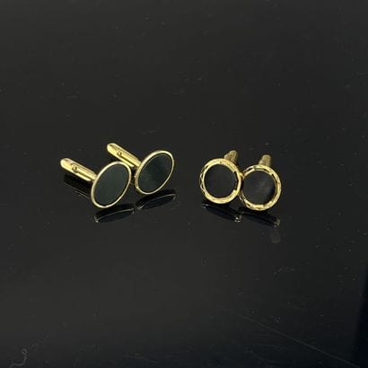 Deux paires de boutons de manchettes dont...
