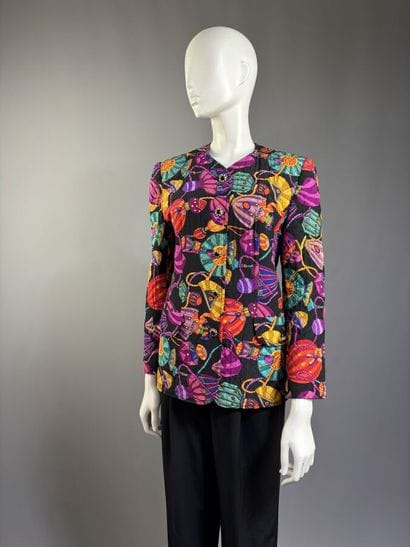 LOUIS FERAUD
Veste noire à motif de passementeries...