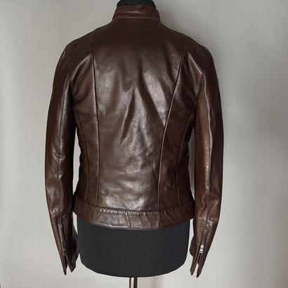 GUCCI - Veste en cuir marron.
Fermeture et...