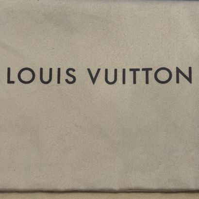 LOUIS VUITTON - Paire de mocassins marron...