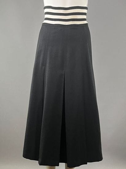KANSAI YAMAMOTO - Jupe taille haute.

Modèle...