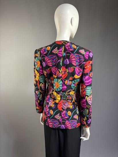 LOUIS FERAUD
Veste noire à motif de passementeries...