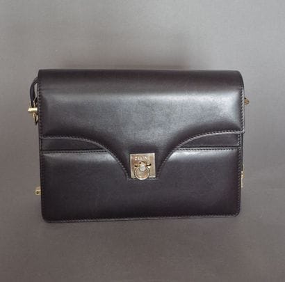 CELINE
Sac en cuir lisse noir, fermeture...