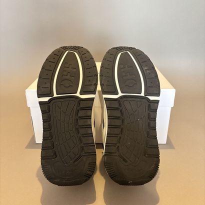 OFF-WHITE - Paire de baskets modèle Kick-off...