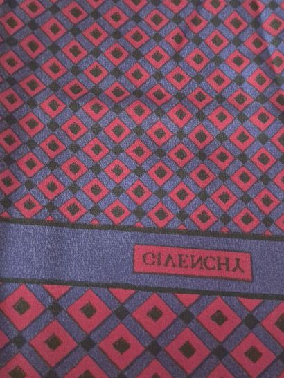 GIVENCHY Boutique 
Pull boutonné droit en...