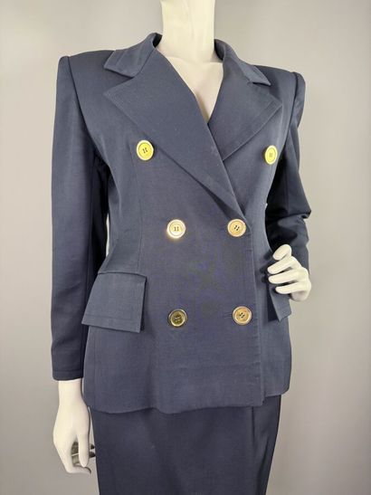 GIVENCHY LIFE - Tailleur jupe.

En laine...