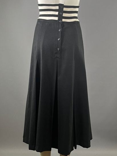 KANSAI YAMAMOTO - Jupe taille haute.

Modèle...