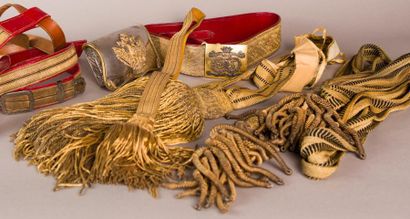 Lot comprenant: Ceinture-écharpe d'Officier...