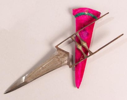 Katar. La poignée damasquinée d'or à décor...