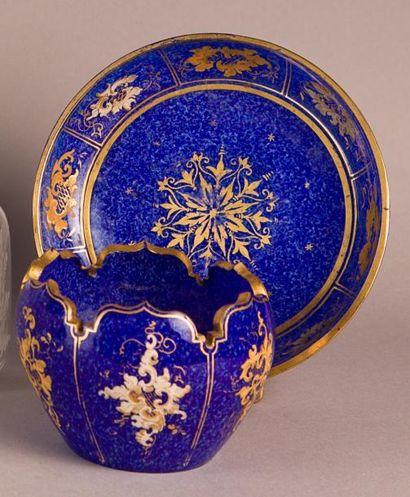 Bol et son présentoir en verre bleu moucheté...
