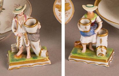 Deux petites statuettes formant plumiers...