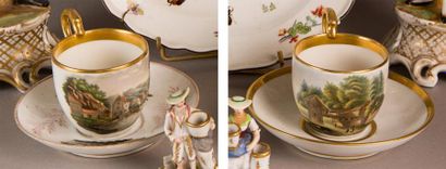 Autriche Deux tasses et sous-tasses en porcelaine...