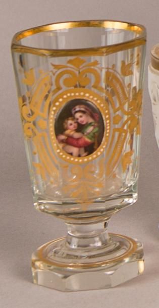 Verre à pied partiellement doré en cristal...