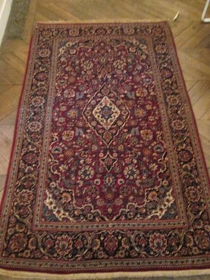 Tapis Persan Keschan laine milieu du XXème...