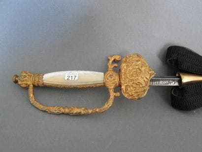 Épée d'ambassadeur. Fusée à plaquettes de...