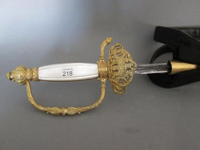 Épée d'ambassadeur. Fusée à plaquettes de...