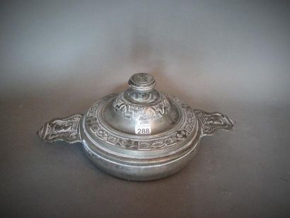 Écuelle en étain. Début du XVIIIe siècle...