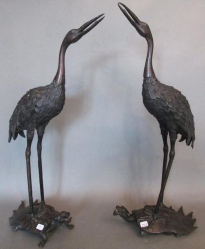 Paire de sculptures en bronze représentant...