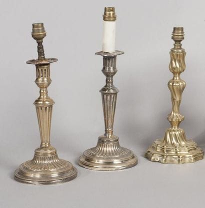 Deux bougeoirs désargentés. Montés en lampes....
