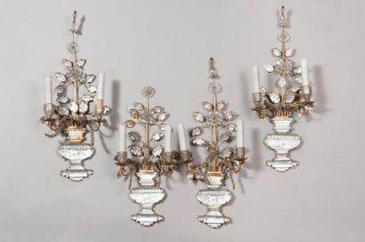BAGUES
Suite de quatre appliques au vase...
