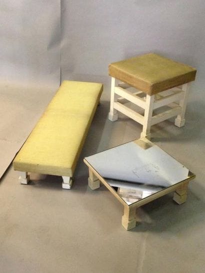 Tabouret en bois laqué blanc moderniste....