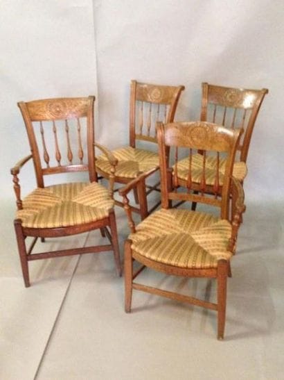 Suite de deux fauteuils et deux chaises paillées...