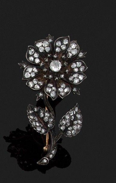 BROCHE FLEUR dite trembleuse en or jaune...