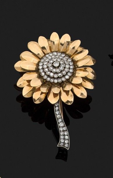 BROCHE FLEUR en or jaune 18k (750 millièmes)...