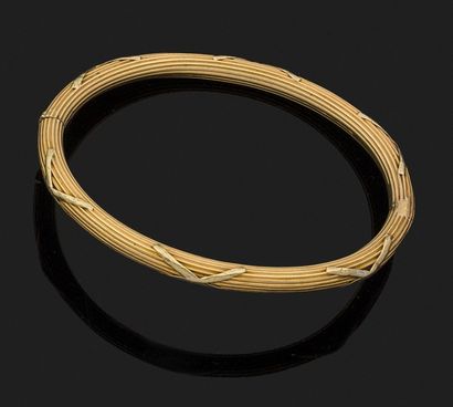 BRACELET JONC ouvrant en or jaune 18k (750...