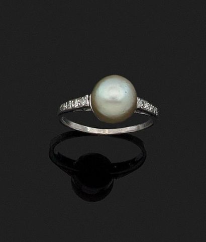 BAGUE en or gris 18k (750 millièmes) ornée...