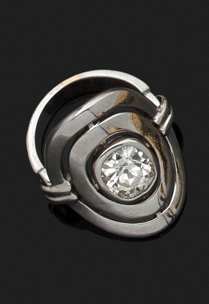 BAGUE en or gris 18k (750 millièmes) sertie...