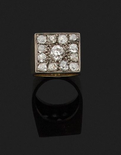 BAGUE CHEVALIÈRE en or jaune 18k (750 millièmes)...