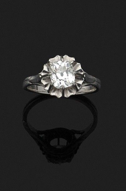 BAGUE en platine et or gris 18k (750 millièmes)...