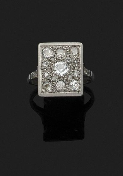 BAGUE en or gris 18k (750 millièmes) sertie...