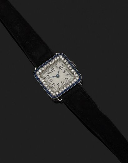 MONTRE BRACELET DE DAME en platine le cadran...