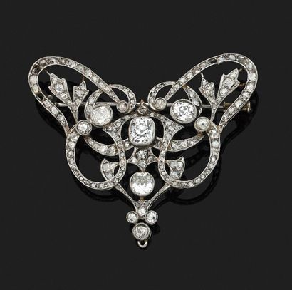 BROCHE en platine sertie d'un diamant de...