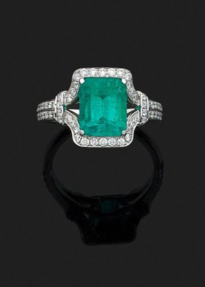 BAGUE or gris 18k (750 millièmes) sertie...