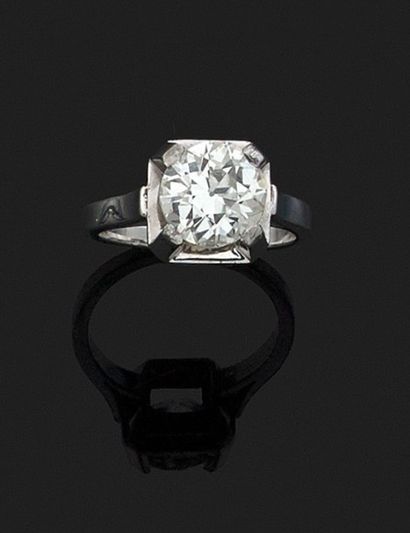 BAGUE en or gris 18k (750 millièmes) sertie...