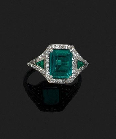 BAGUE en platine et or gris 18k (750 millièmes)...
