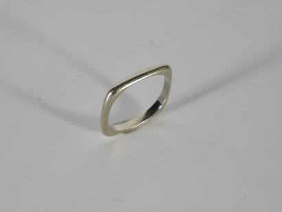 DINH VAN
ALLIANCE en or gris 18k (750 millièmes).
Poids...