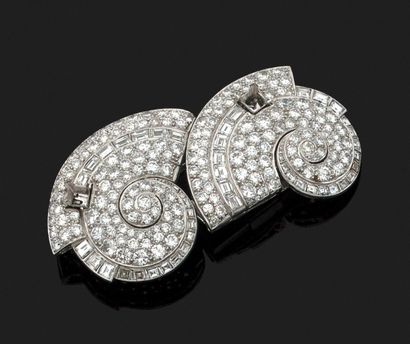 BROCHE DOUBLE CLIP volutes en platine sertie...