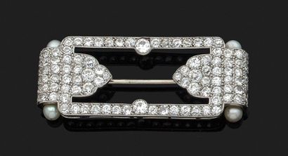CARTIER
BROCHE en platine sertie de diamants,...