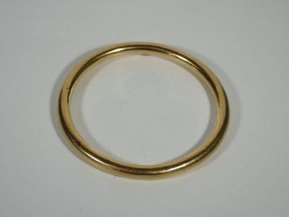 BRACELET JONC rond en or jaune 18k (750 millièmes)...