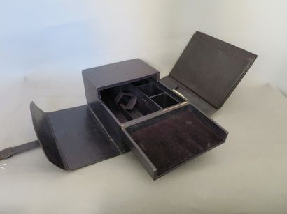 Maison AUCOC
COFFRET À BIJOUX en cuir violet/noir...